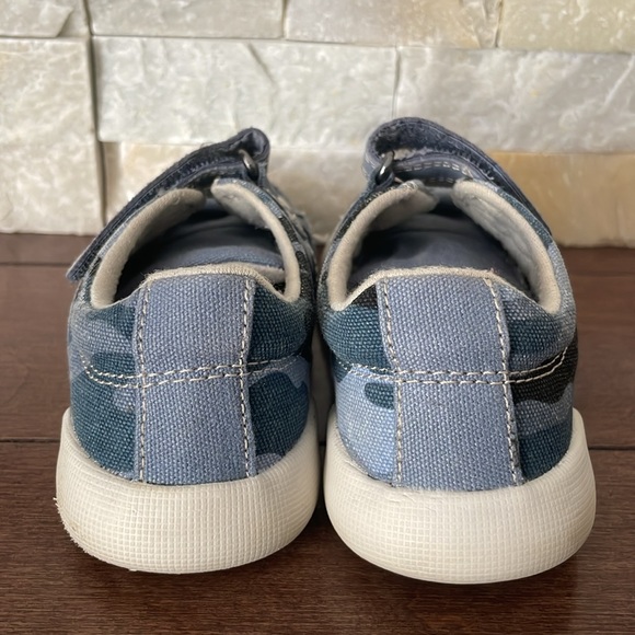 Clark’s shoes with Velcro - Picture 4 of 8